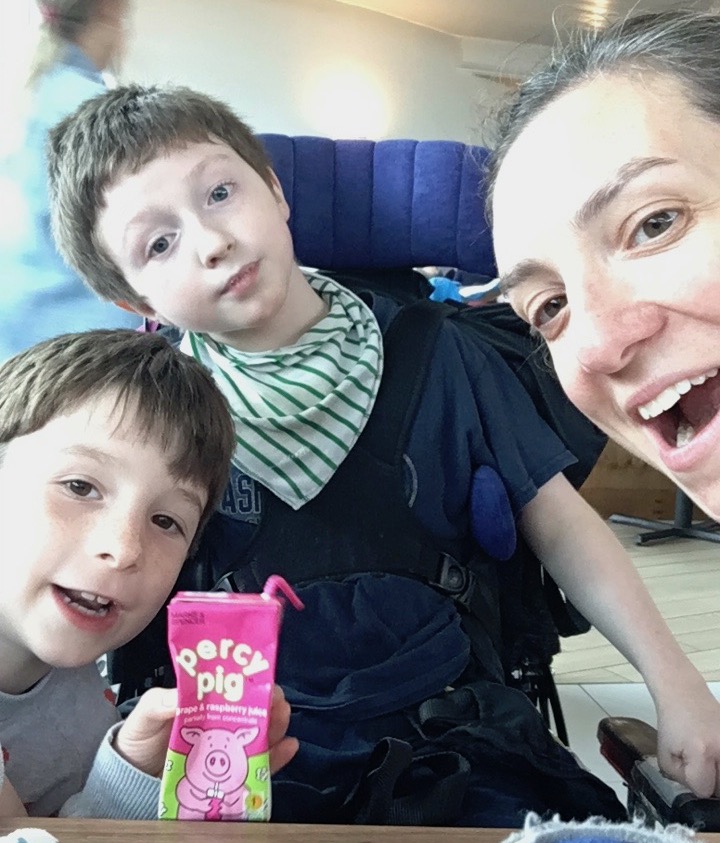 7CC10AA3-2D12-462C-883C-148E61C78094